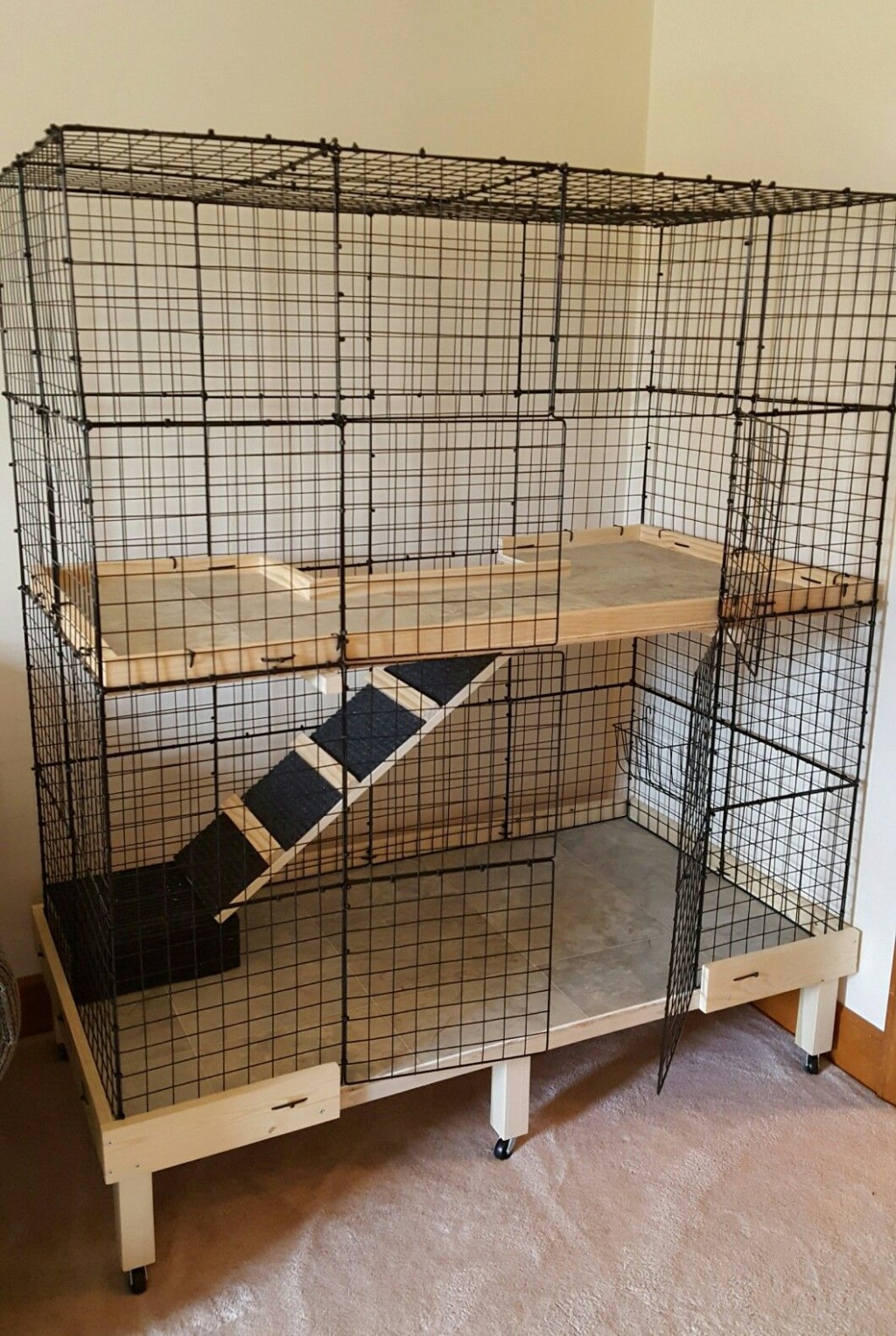 Picture of: Homemade Flemish Giant Rabbit Cage  Kanin, Marsvin, Dyr