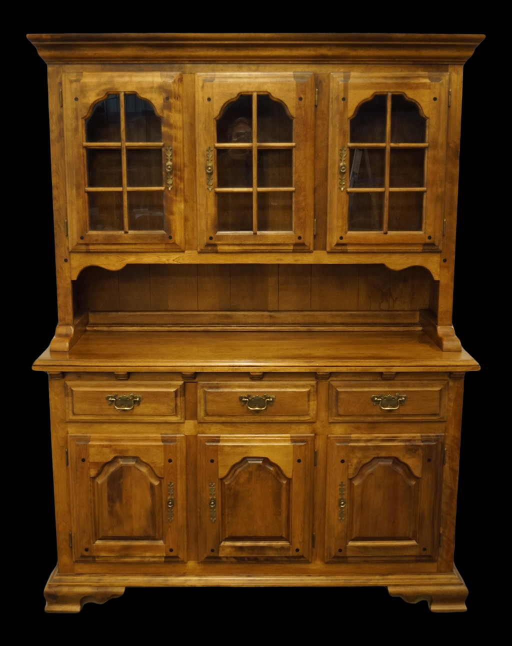 Picture of: Vintage Temple Stuart Colonial Style Solid Rockport Maple Buffet with  Lighted Display Hutch